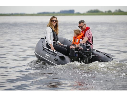 Suzuki 5hp 4 stroke, outboard engine.